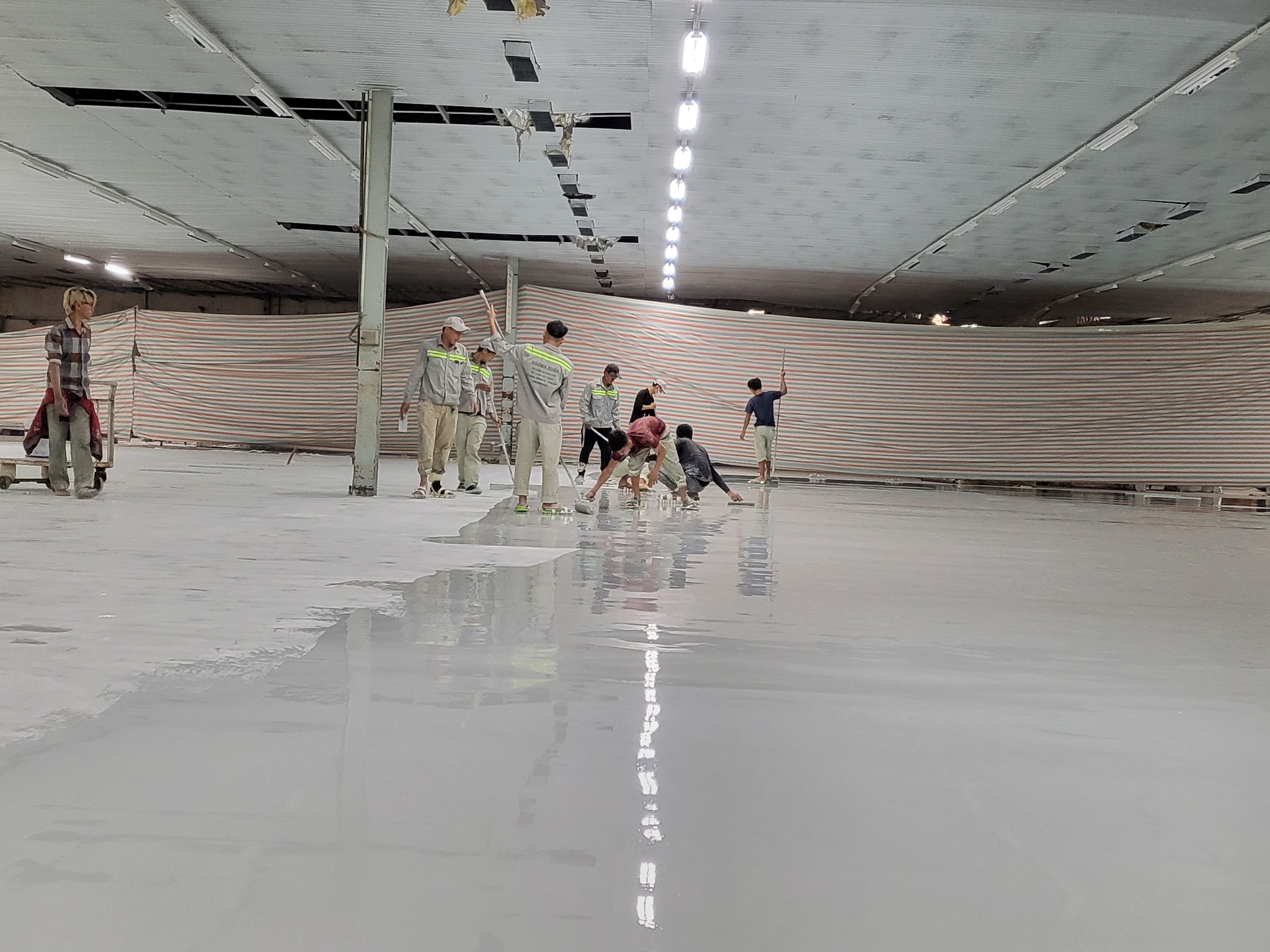 Sàn Epoxy Tự San Phẳng Nha Trang